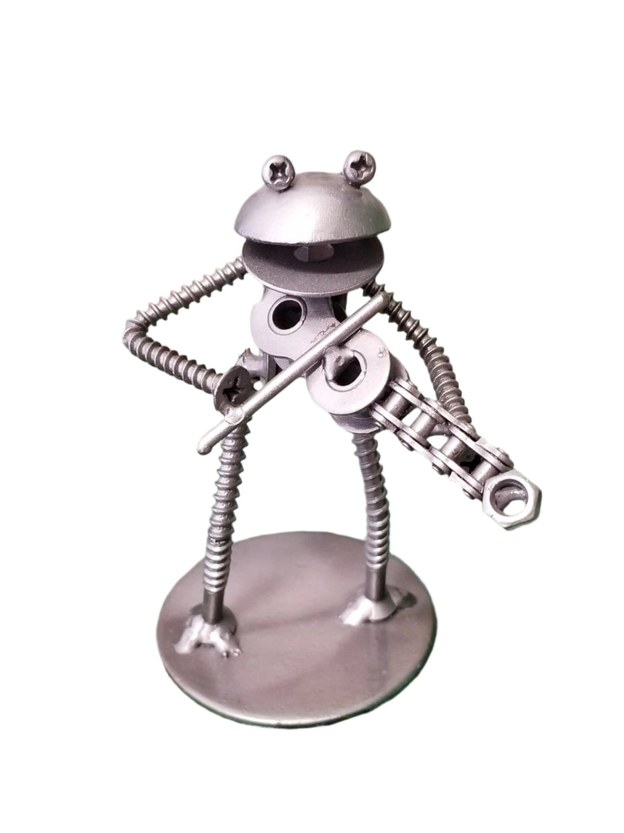 scrap-metal-art-frog-violinist