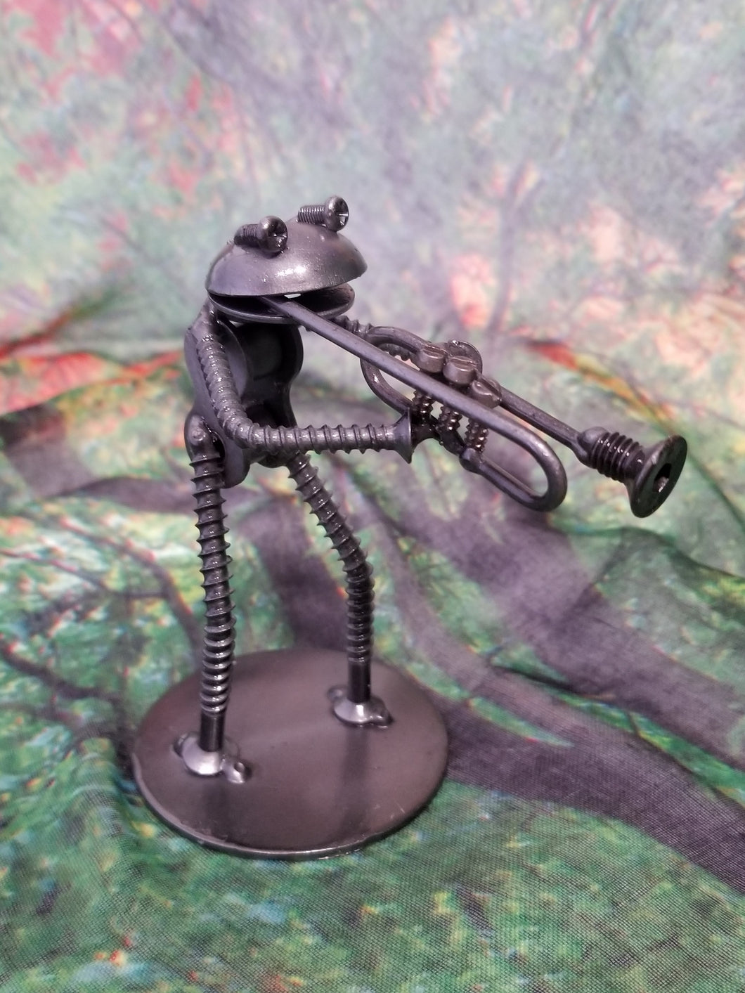 Trumpet Frog Metal Art